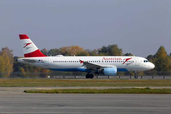 乌克兰鲍里斯波尔 2018年10月17日 从鲍里斯波尔国际机场出发的 Lbm 奥地利航空空客 A320 200 — 图库照片