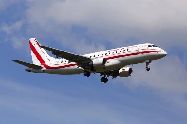 Борисполь Украина Июня 2019 Года Самолет Lih Polish Government Embraer — стоковое фото