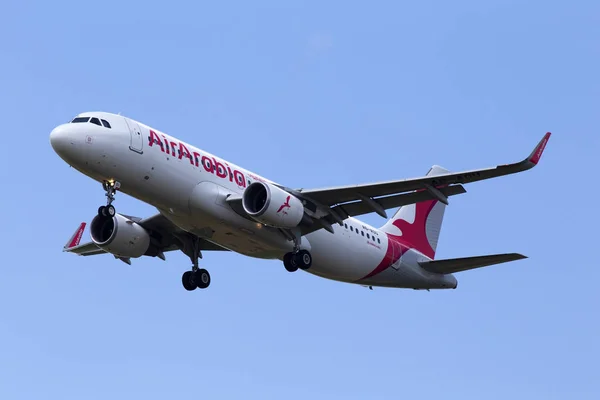 ボリスポリ ウクライナ 2019 青空の背景にA6 AouエアアラビアエアバスA320 214 航空機 — ストック写真