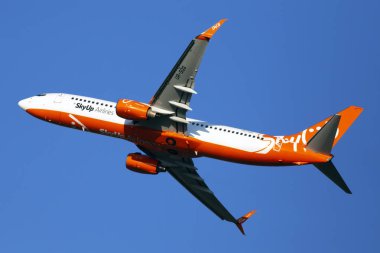 Borispol, Ukrayna-21 Haziran 2019: sizin-Sqg Skyup Airlines Boeing 737-8z0 (WL) Uçak mavi gökyüzü arka planda