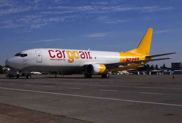 Borispol, Ukrayna - 10 Eylül 2019: Lz-Cgt Cargo Air Boeing 737-400f uçağı Borispol Uluslararası Havaalanı'nın park alanında