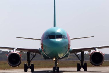 Borispol, Ukrayna - 10 Eylül 2019: Your-Wrj Wind Rose Aviation Airbus A321-200 uçağı Borispol Uluslararası Havaalanı pistine iniş yaptı