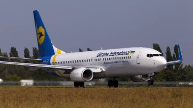 Borispol, Ukrayna - 10 Eylül 2019: Borispol Uluslararası Havaalanı'ndan kalkan Boeing 737-800 uçağı