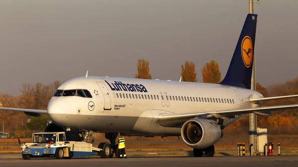Borispol Ukraina Października 2019 Pomocnik Samolotu Aipm Lufthansa Airbus A320 — Zdjęcie stockowe