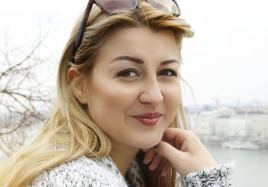 güzel sarışın kadın portresi