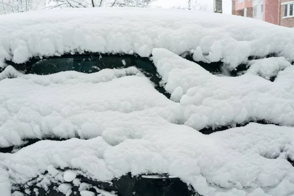 Arabada Kalın Kar Tabakası Ile Kaplı Negatif Sonucu Ağır Kar — Stok fotoğraf