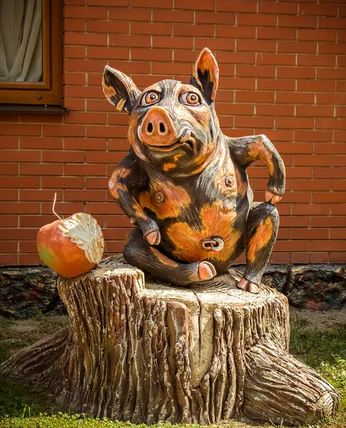 乌克兰 2017年8月6日 小木屋 猪排上的石雕 — 图库照片