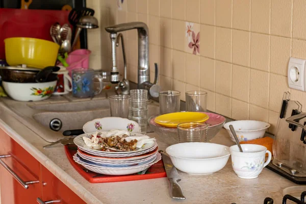 Lot Dirty Dishes Sink Countertop Plates Leftovers Kitchen House — Stock Photo, Image