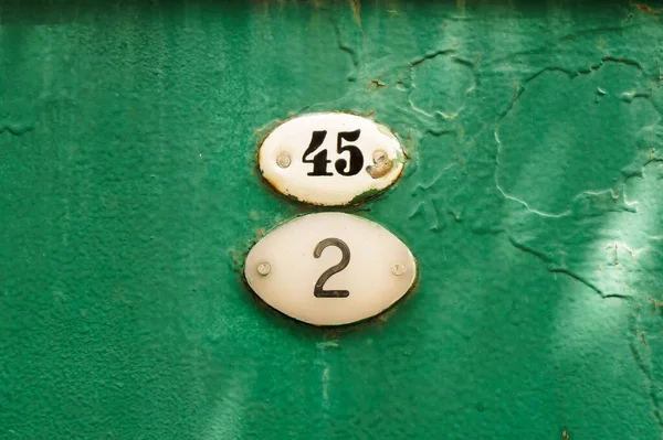 Número Quarenta Cinco Dois Ligados Velho Portão Verde Enferrujado — Fotografia de Stock