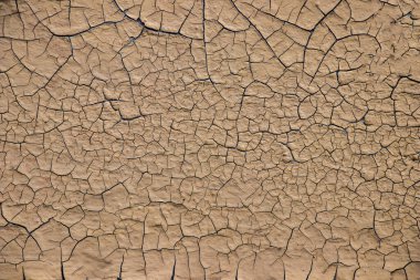 Duvardaki eski çatlak boya..