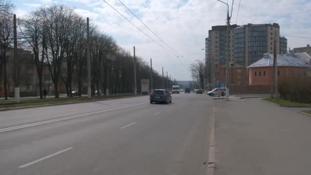 Ucrania Vinnitsa Marzo 2020 Paseos Ambulancia Una Llamada Calle Primavera — Vídeo de stock