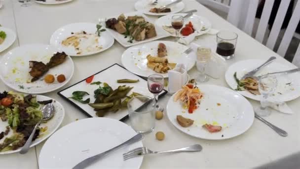 Comida Desperdiciada Mesa Festiva Después Cena — Vídeo de stock