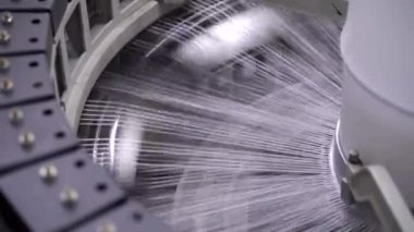  Dairesel dolap: dokuma dokusunun yoğunluğunu ve genişliğini belirtir. dokuma polipropilen ipliklerinin kollarını sarmak için davul. Yiyecek ve yiyeceksiz ürünler için polipropilen poşet üretim hattı. PP çantası.