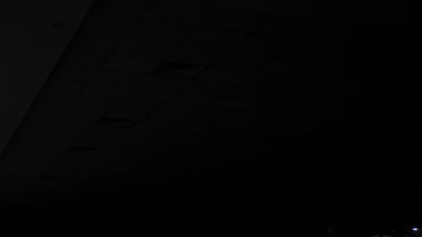 Квадратні Світлодіодні Лампи Вбудовані Стелю Світиться Темряві Щоб Включити Вимкнути — стокове відео