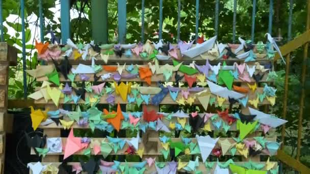 Sacco Origami Carta Sullo Stand Nel Parco Uccelli Carta Gru — Video Stock