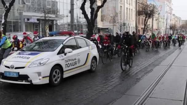 Ukraine Vinnitsa Décembre 2019 Soborna Street Père Noël Vélo Sur — Video