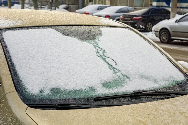 Donmuş Arabanın Camı Kış Günü Buz Karla Kaplıydı Yakın Çekim — Stok fotoğraf
