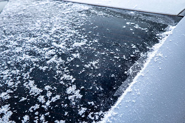 Araba Arka Camı Karla Kaplıydı Kar Yağdıktan Sonra — Stok fotoğraf