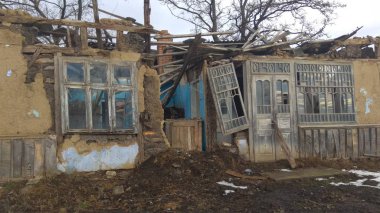 Bir eski daraltılmış house, epik, Ukrayna