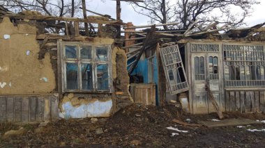 Bir eski daraltılmış house, epik, Ukrayna