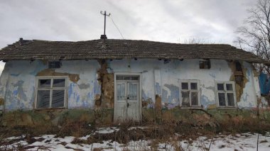 Bir eski daraltılmış house, epik, Ukrayna