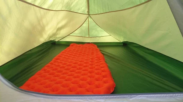 Kamp dağlar, çadır ve sırt çantası, Kahvaltı