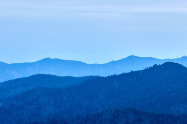 Ukrayna ve Romen Karpatların kış manzaraları, Mavi Gök ile Kar Dağı