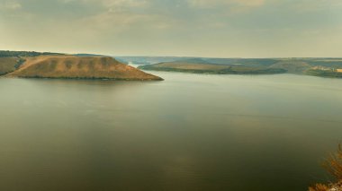 Dinyester Kanyonu, Nehir ve Bakota Körfezi'nde doğal panoramik hava manzarası. Yer: Bakota, Ukrayna