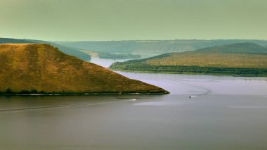 Dinyester Kanyonu, Nehir ve Bakota Körfezi'nde doğal panoramik hava manzarası. Yer: Bakota, Ukrayna