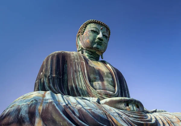 Μεγάλο Άγαλμα Του Βούδα Χαλκού Κάτω Από Ένα Καταγάλανο Ουρανό — Φωτογραφία Αρχείου