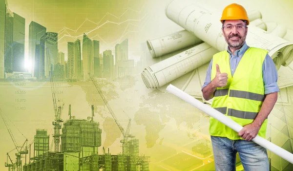 Byggnadsarbetare Hålla Ritningar Och Gestikulerande — Stockfoto