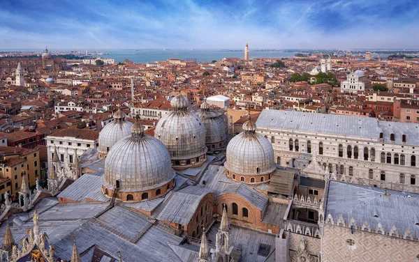 Cúpulas Basílica San Marcos Paisaje Urbano Venecia Vista Aérea Venecia — Foto de Stock