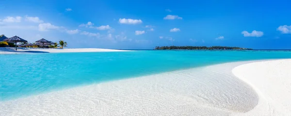 Pohled Tropickou Pláž Tyrkysové Vodní Laguně Maledivách Bílým Pískem Kokosovými — Stock fotografie