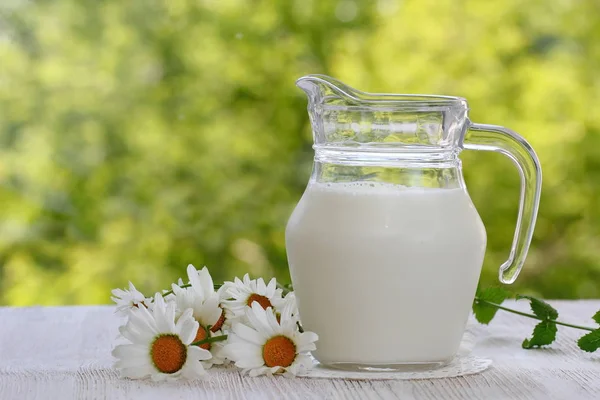 Čerstvé Mléko Skle Přírodní Pozadí Zdravé Jídlo — Stock fotografie