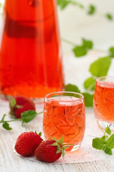 Alkohol Jordgubbs Dryck Glas Hemmagjord Jordgubbs Sprit — Stockfoto