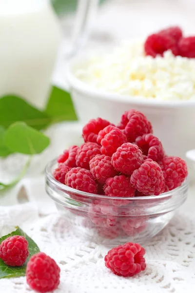 Framboise Fraîche Dans Bol Produits Laitiers Pour Petit Déjeuner Sain — Photo