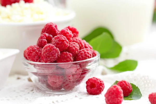 Framboise Fraîche Dans Bol Produits Laitiers Pour Petit Déjeuner Sain — Photo