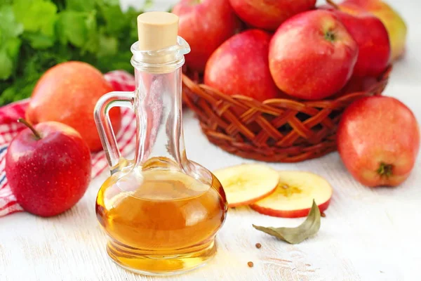 Apple Vinäger Flaska Med Äppelvinäger Trä Bakgrund Hälsosam Mat — Stockfoto