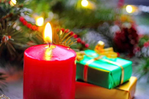 Velas Ardientes Decoraciones Navideñas Para Fiestas Festivas —  Fotos de Stock