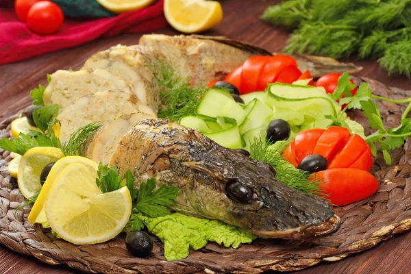 Comida Celebración Lucio Relleno Sobre Mesa Servida Listo Para Comer — Foto de Stock