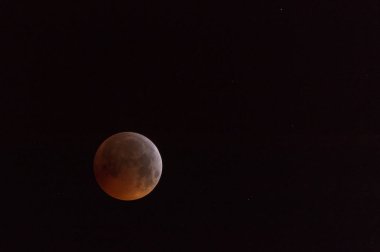 güzel kırmızı tam ay tutulması Ocak 2019 İsviçre