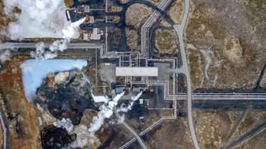 Fabrika İzlanda borularla uçağı gördüm