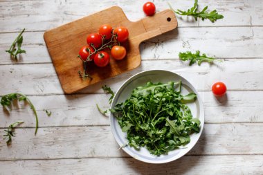 Taze salata domates ve rucola