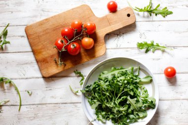 Taze salata domates ve rucola