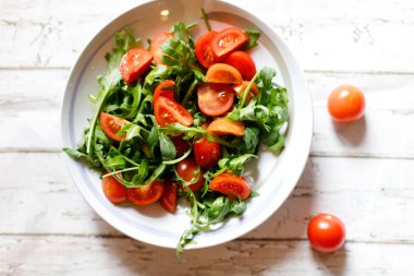 Taze salata domates ve rucola