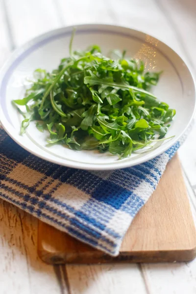 Rucola Leaves White Plate — Stock Photo, Image