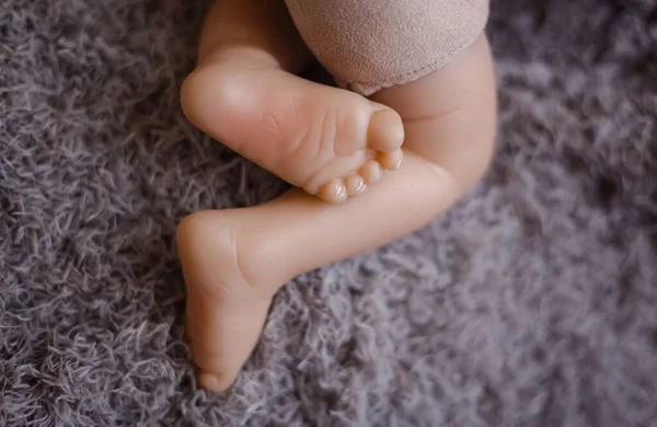 Maniquí Bebé Recién Nacido Cerca Para Practicar Fotografía Recién Nacidos —  Fotos de Stock