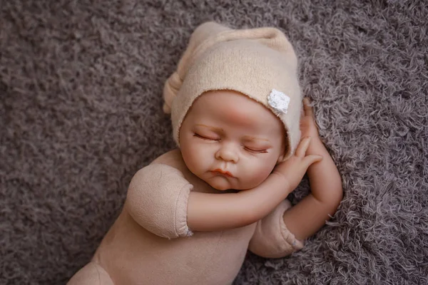 Maniquí Bebé Recién Nacido Cerca Para Practicar Fotografía Recién Nacidos —  Fotos de Stock