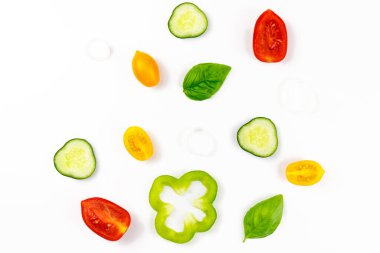 Çiçekteki küçük bir arı, çiçekteki nektarı emen bir arı