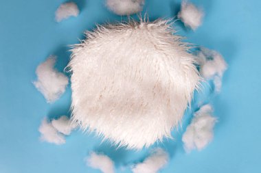 Mavi üzerine dijital yeni doğan arkaplan.